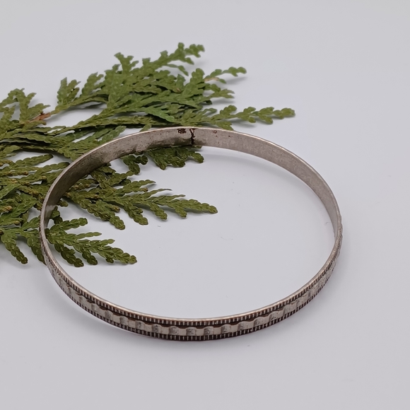 ✨️Vintage Silver-Toned Bangle Bracelet - Picture 4 of 5